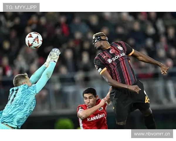 奥斯梅恩 vs 莱万多夫斯基：终结效率与战术角色差异