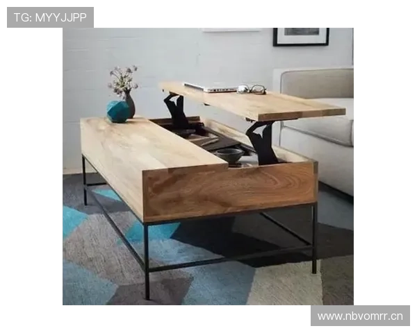 廖秋云家里茶几上摆的那瓶水，估计比我月薪还贵吧