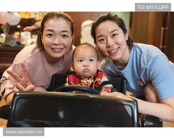 贾一凡吃个饭都像开发布会，账单比我年终奖还厚